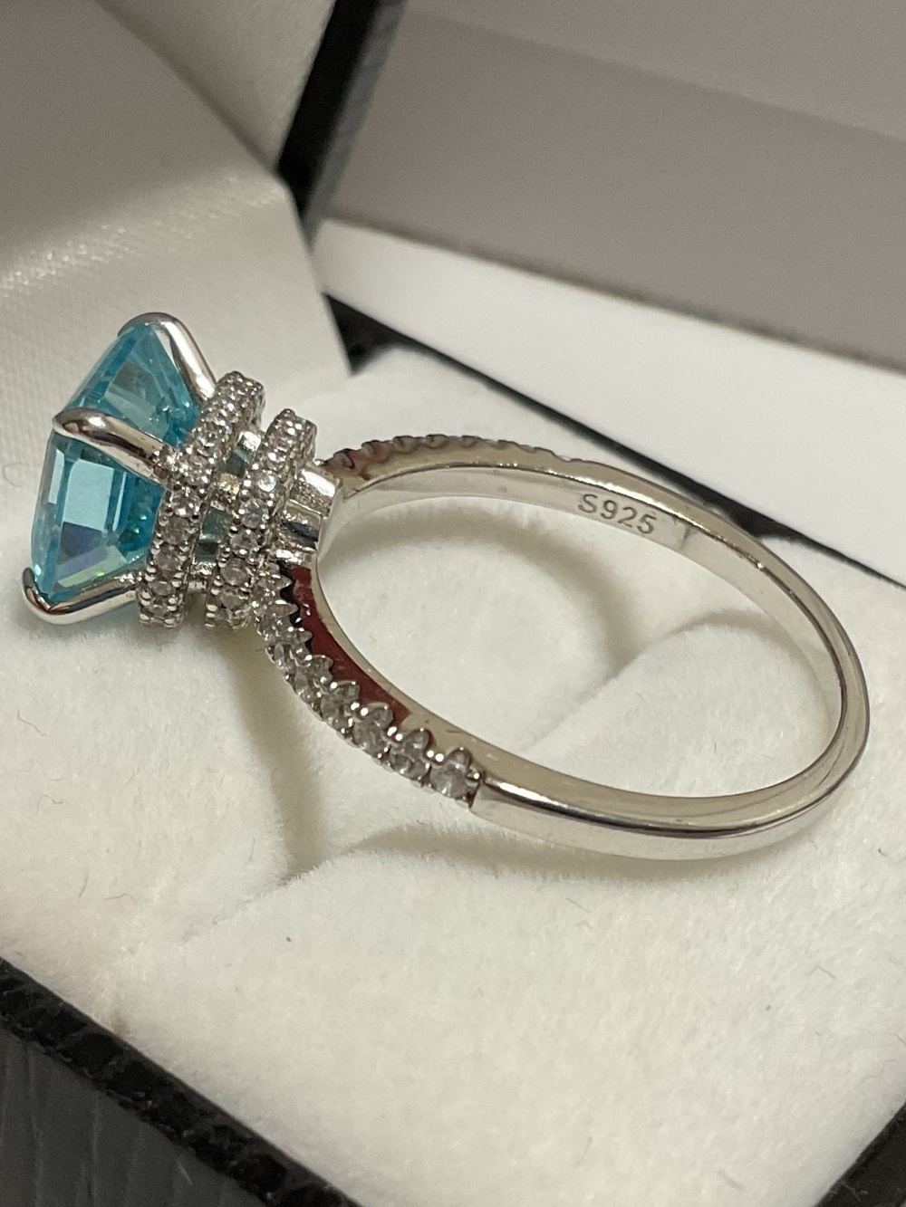 Elegant Sterling Silver S925 Blue Stone Statement Ring size 8
